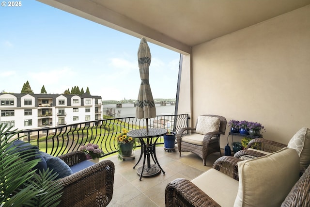 707 N Hayden Island Dr Unit 413, Portland, OR 97217 - balcony with an outdoor hangout area and a water view