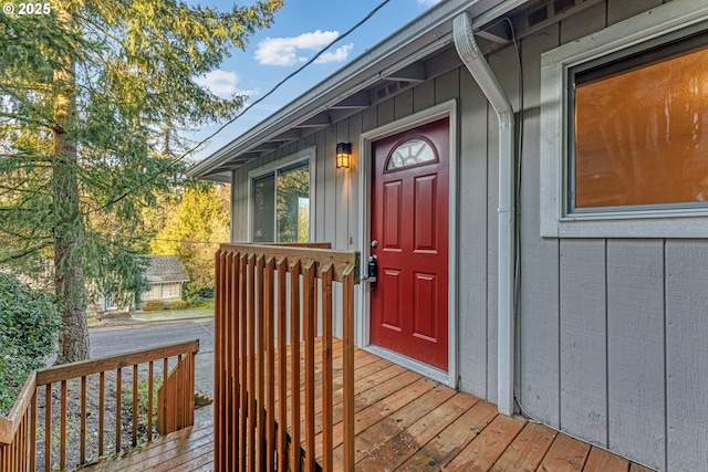 property entrance with a wooden deck