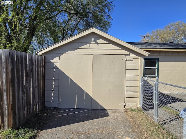 3208 W 7th St, The Dalles, OR 97058 - view of shed featuring fence