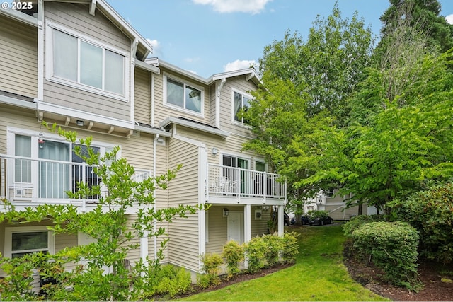 16040 SW Audubon St Unit 101, Beaverton, OR 97003 - back of property featuring a lawn and a balcony