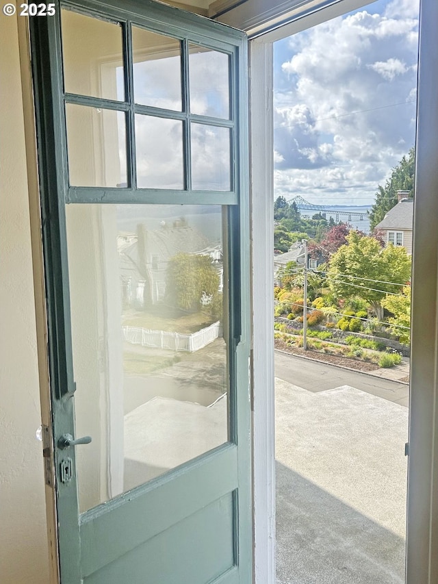 1343 Jerome Ave, Astoria, OR 97103 - view of entryway