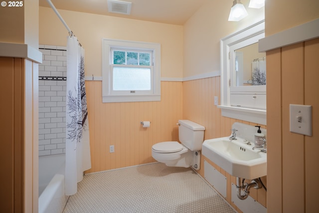 1343 Jerome Ave, Astoria, OR 97103 - bathroom with a wainscoted wall and shower / tub combo