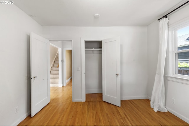 2000 Harney St, Vancouver, WA 98660 - unfurnished bedroom featuring light wood-type flooring, multiple windows, and a closet