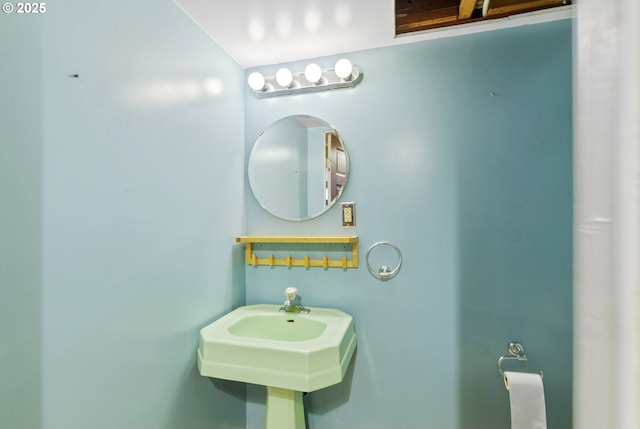 2000 Harney St, Vancouver, WA 98660 - bathroom featuring a sink