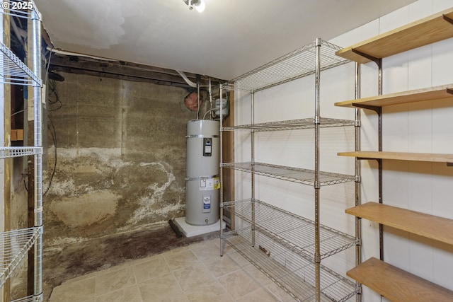 2000 Harney St, Vancouver, WA 98660 - below grade area with water heater