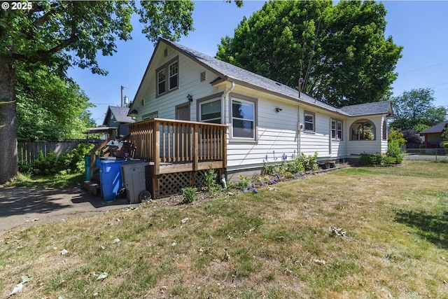 2000 Harney St, Vancouver, WA 98660 - back of property featuring a deck