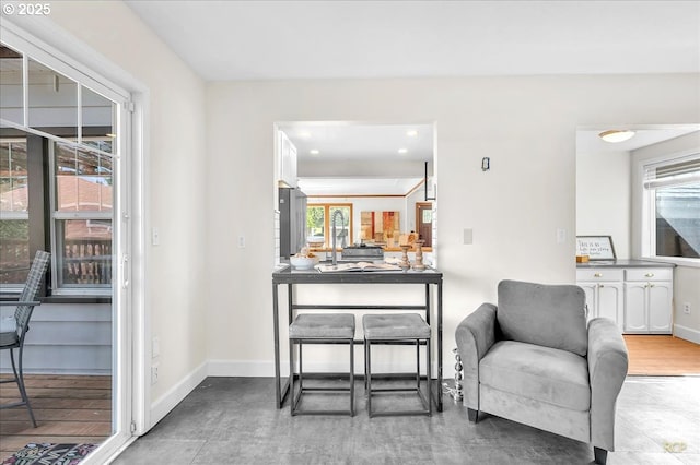3700 NE Maywood Pl, Portland, OR 97220 - living area featuring baseboards and recessed lighting