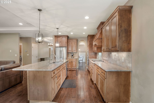 4506 NE 121st St, Vancouver, WA 98686 - kitchen featuring stainless steel appliances, a sink, recessed lighting, arched walkways, and dark wood finished floors