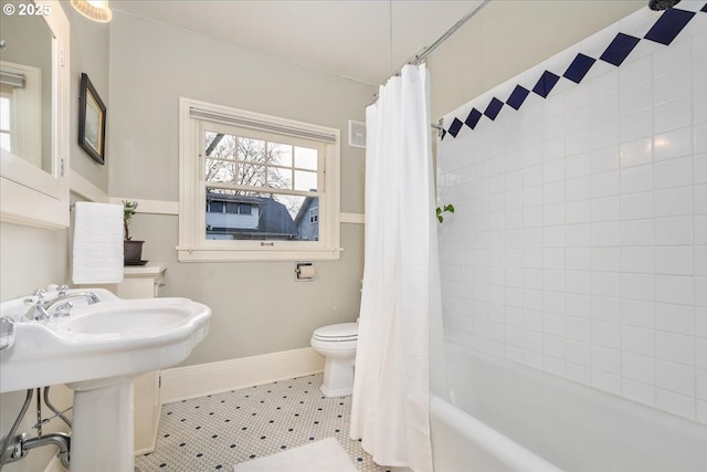 bathroom featuring visible vents, toilet, shower / bath combination with curtain, baseboards, and tile patterned flooring