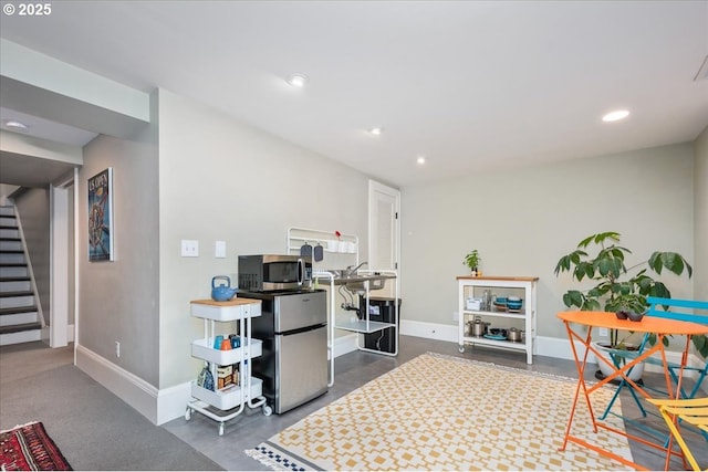 office space featuring recessed lighting, finished concrete flooring, and baseboards