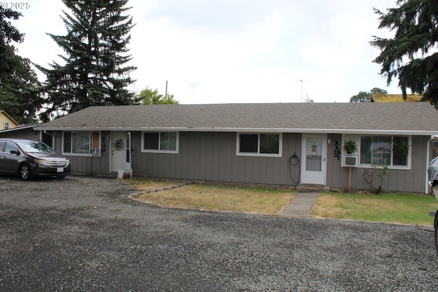 1133 W St, Saint Helens, OR 97051 - ranch-style house with a front yard and a shingled roof