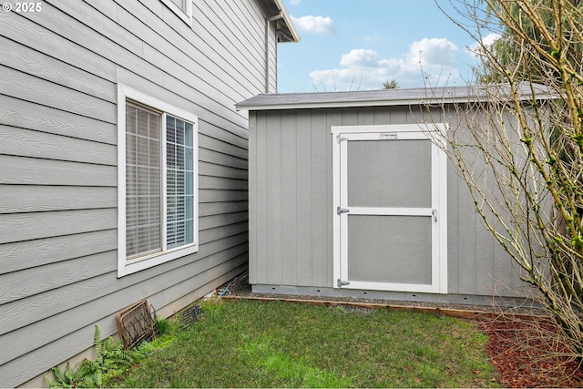 view of outbuilding featuring a lawn