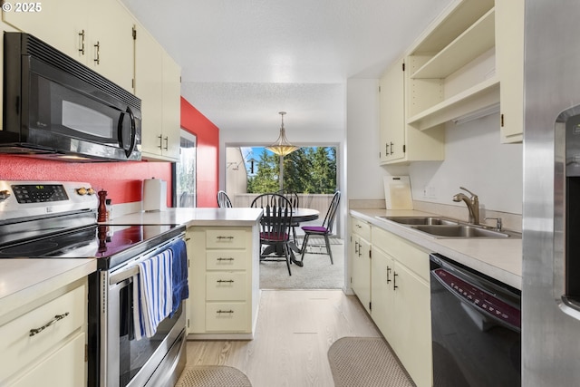 540 Montara Way, Eugene, OR 97405 - kitchen with black appliances, light countertops, light wood-style flooring, a peninsula, and pendant lighting