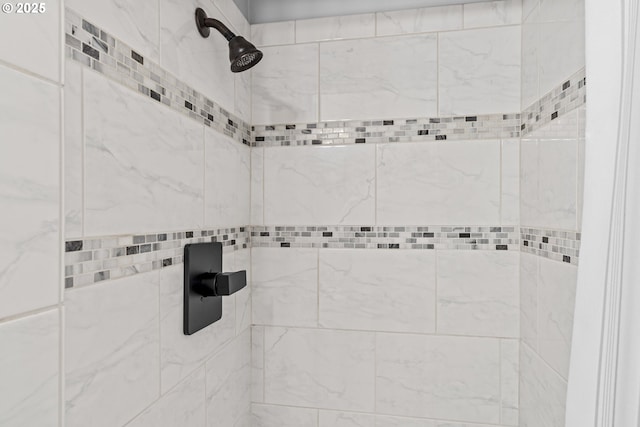 5707 SW Menefee Dr, Portland, OR 97239 - full bath featuring tiled shower