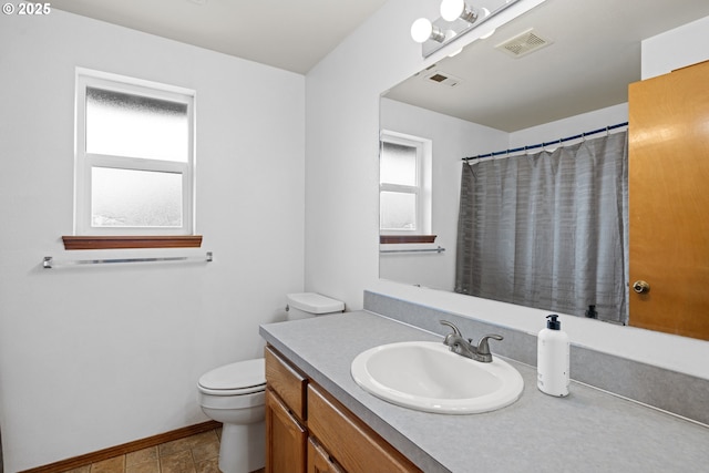 4931 NE Mink Ct, Salem, OR 97305 - bathroom with vanity and a shower with shower curtain