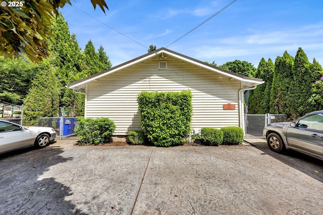 2117 Kauffman Ave, Vancouver, WA 98660 - view of side of home with a gate
