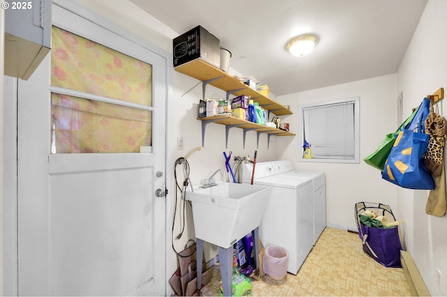 695 32nd St, Springfield, OR 97478 - laundry room with washing machine and dryer and light floors