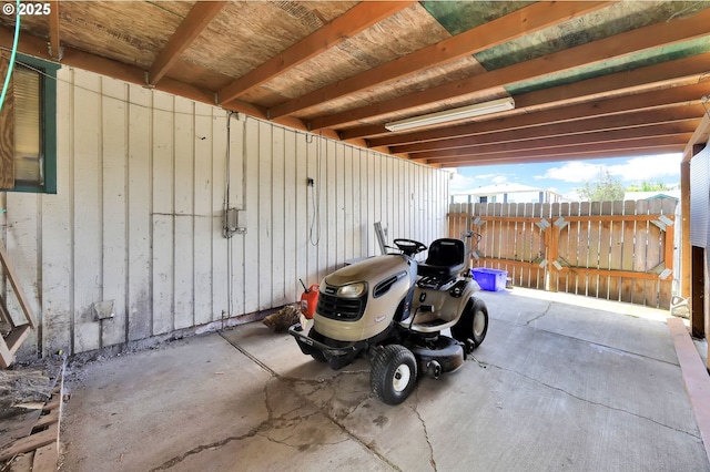 695 32nd St, Springfield, OR 97478 - view of garage