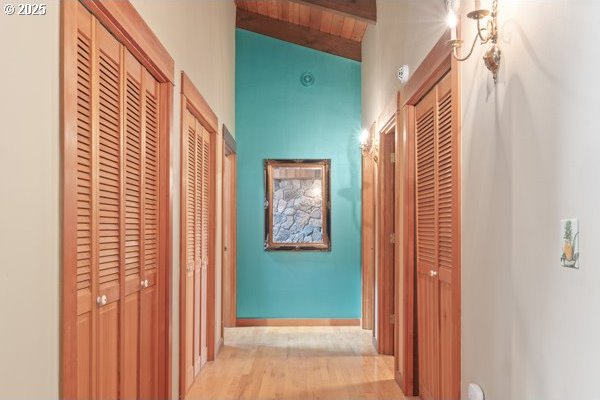 86595 N Modesto Dr, Eugene, OR 97402 - hallway with beamed ceiling