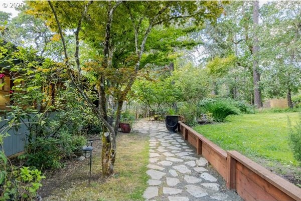 86595 N Modesto Dr, Eugene, OR 97402 - view of grassy yard
