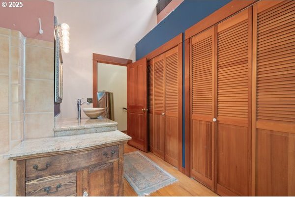 86595 N Modesto Dr, Eugene, OR 97402 - bathroom featuring a closet, wood finished floors, and vanity