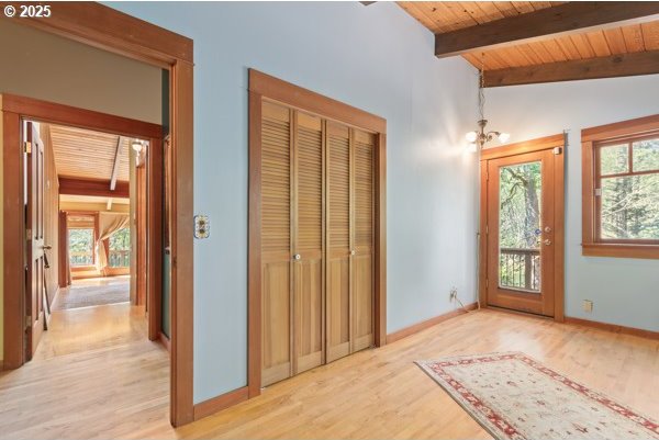 86595 N Modesto Dr, Eugene, OR 97402 - foyer with wood ceiling, light wood-style floors, plenty of natural light, and baseboards