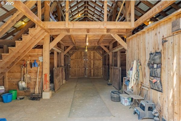 86595 N Modesto Dr, Eugene, OR 97402 - view of stable