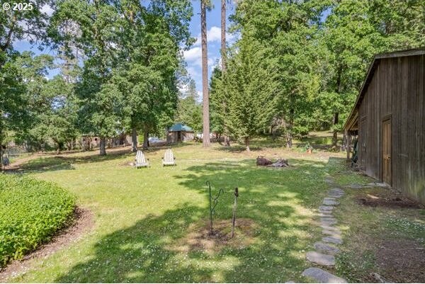 86595 N Modesto Dr, Eugene, OR 97402 - view of grassy yard
