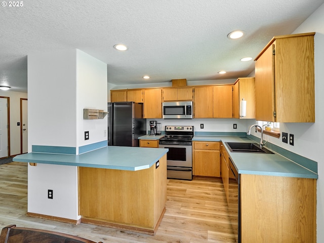 1201 Meadow Dr, Molalla, OR 97038 - kitchen featuring stainless steel appliances, light wood finished floors, a textured ceiling, recessed lighting, and a peninsula