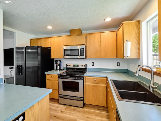 1201 Meadow Dr, Molalla, OR 97038 - kitchen featuring stainless steel appliances, a textured ceiling, light wood-style floors, light countertops, and recessed lighting