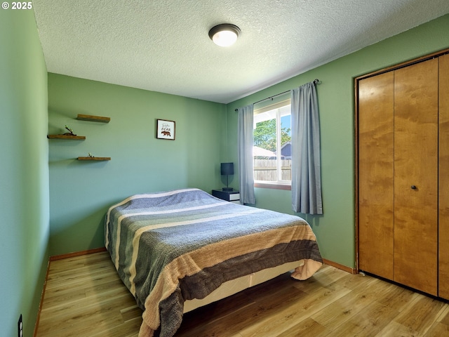 1201 Meadow Dr, Molalla, OR 97038 - bedroom featuring wood finished floors, a textured ceiling, and a closet