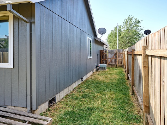 1201 Meadow Dr, Molalla, OR 97038 - view of side of home with a central AC unit
