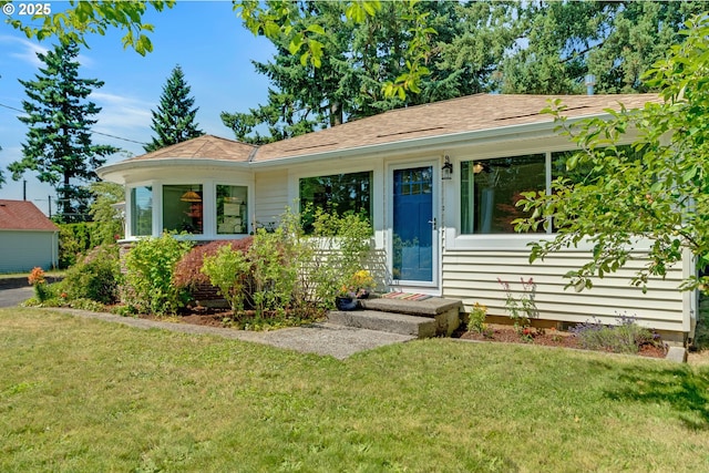 13015 E Burnside St, Portland, OR 97233 - ranch-style house with a front yard