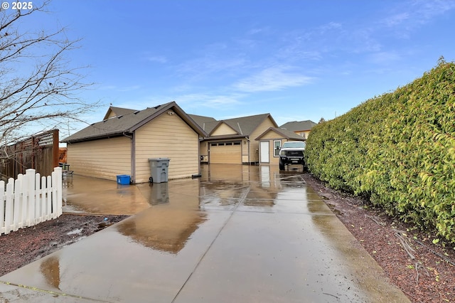 3730 Hemlock Pl SE, Albany, OR 97322 - view of front facade featuring concrete driveway, fence, and a garage