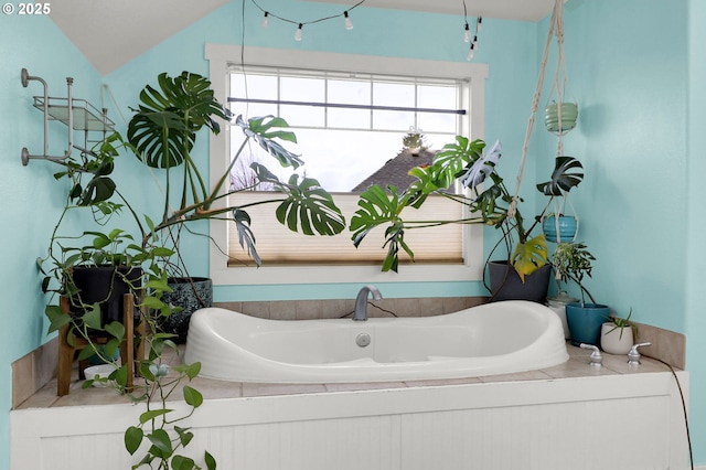 3730 Hemlock Pl SE, Albany, OR 97322 - bathroom featuring vaulted ceiling and a washtub