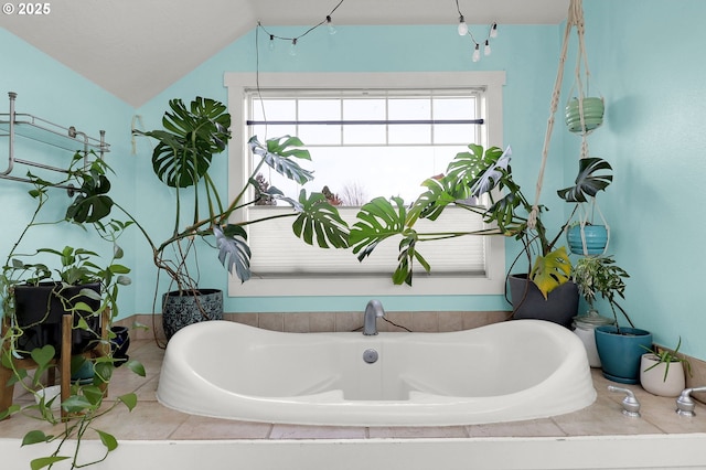 3730 Hemlock Pl SE, Albany, OR 97322 - full bath with a bathtub and vaulted ceiling