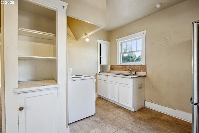 washroom featuring sink