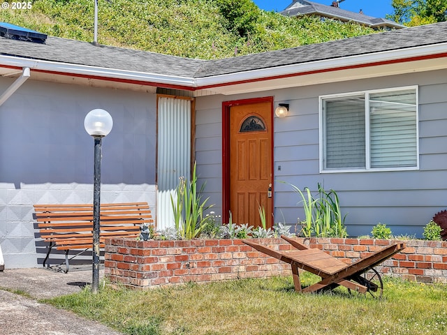 450 Pleasant Ave, Astoria, OR 97103 - doorway to property with a shingled roof
