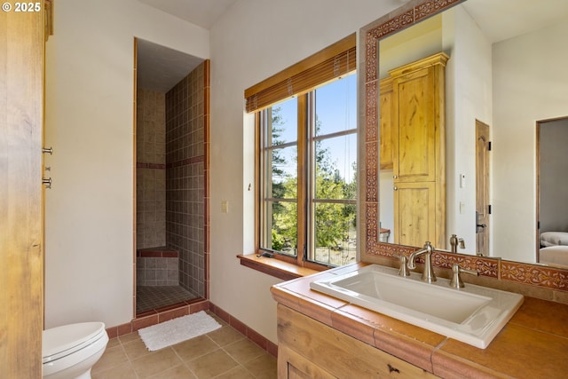 16465 Suntree Ln, Sisters, OR 97759 - full bathroom with toilet, tile patterned flooring, vanity, tiled shower, and baseboards