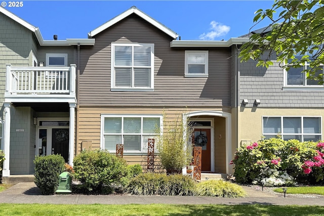 1444 NE Market Dr, Fairview, OR 97024 - townhome / multi-family property featuring a balcony