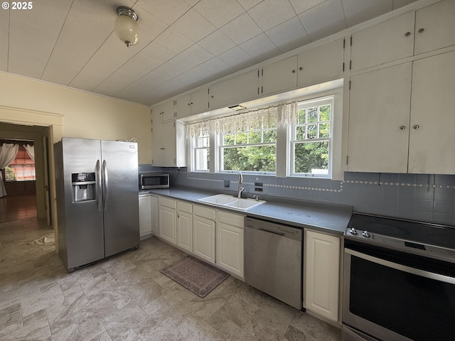 880 E 2nd St, Coquille, OR 97423 - kitchen featuring stainless steel appliances and tasteful backsplash
