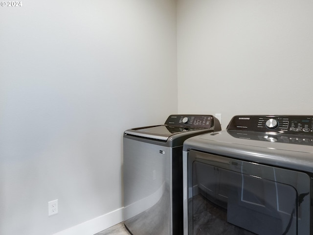 1790 Thompson Falls Dr, Seaside, OR 97138 - laundry area with washing machine and dryer and baseboards