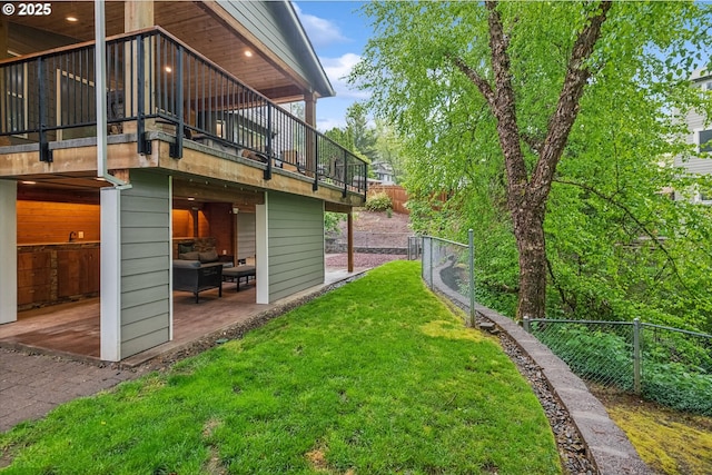 view of yard with a patio area