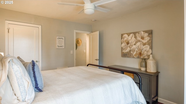 bedroom with ceiling fan