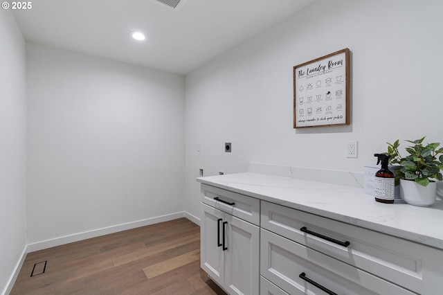 bathroom with recessed lighting, wood finished floors, and baseboards