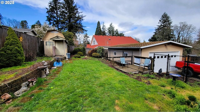 view of yard with a storage shed, an outdoor structure, a gate, and a fenced backyard