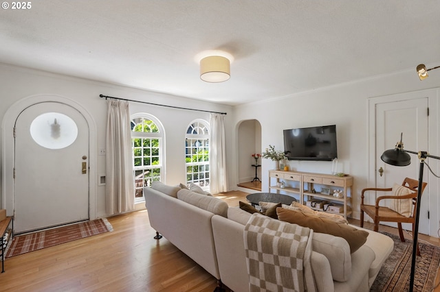 909 NE Brazee St Unit 16, Portland, OR 97212 - living room featuring arched walkways, light wood-style floors, and ornamental molding