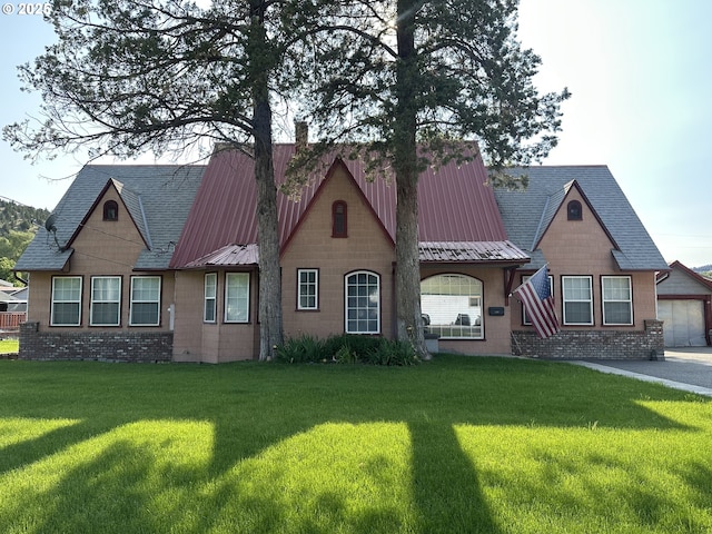 212 NW Bridge St, John Day, OR 97845 - view of front facade with a front yard, a chimney, metal roof, and a shingled roof