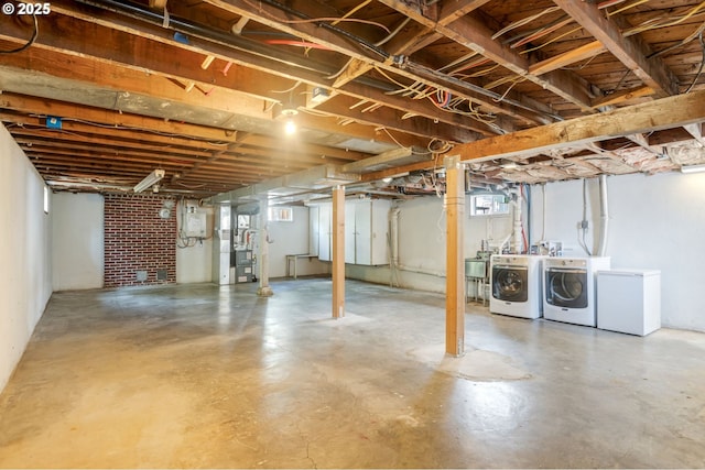 6126 SE 23rd Ave, Portland, OR 97202 - below grade area featuring independent washer and dryer and a sink