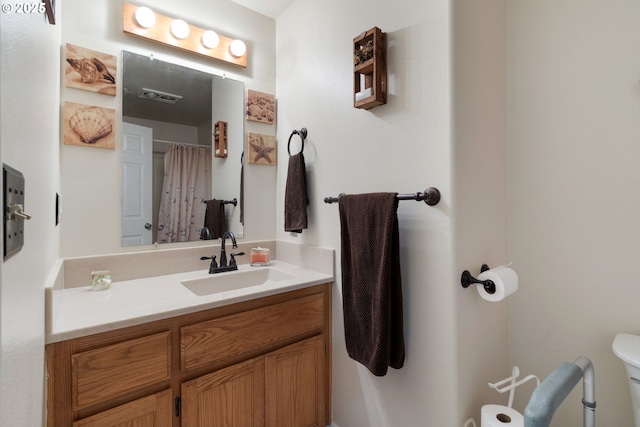 13810 NE 89th Cir, Vancouver, WA 98682 - bathroom featuring toilet, vanity, and curtained shower